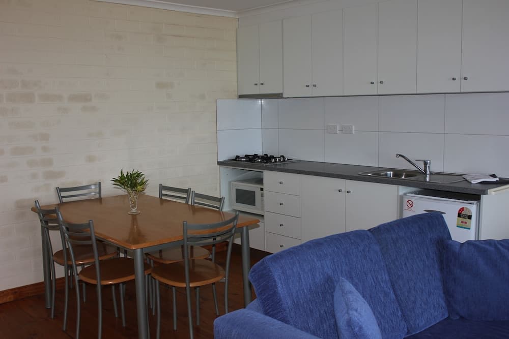 Skenes Creek Lodge Motel and Restaurant