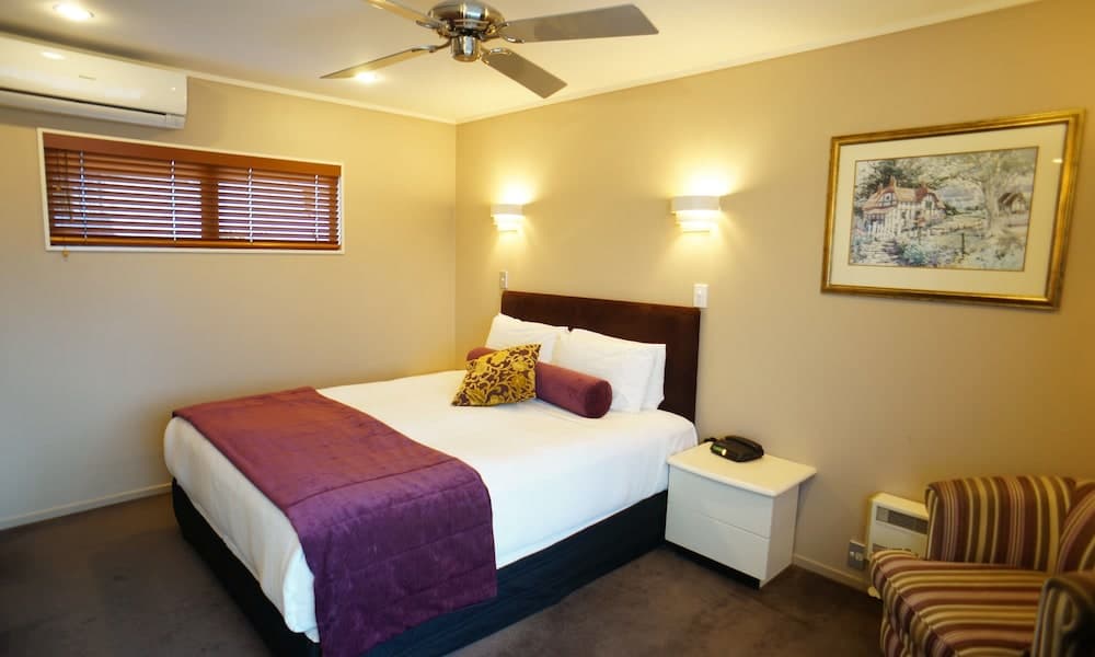 Cornwall Park Motor Inn