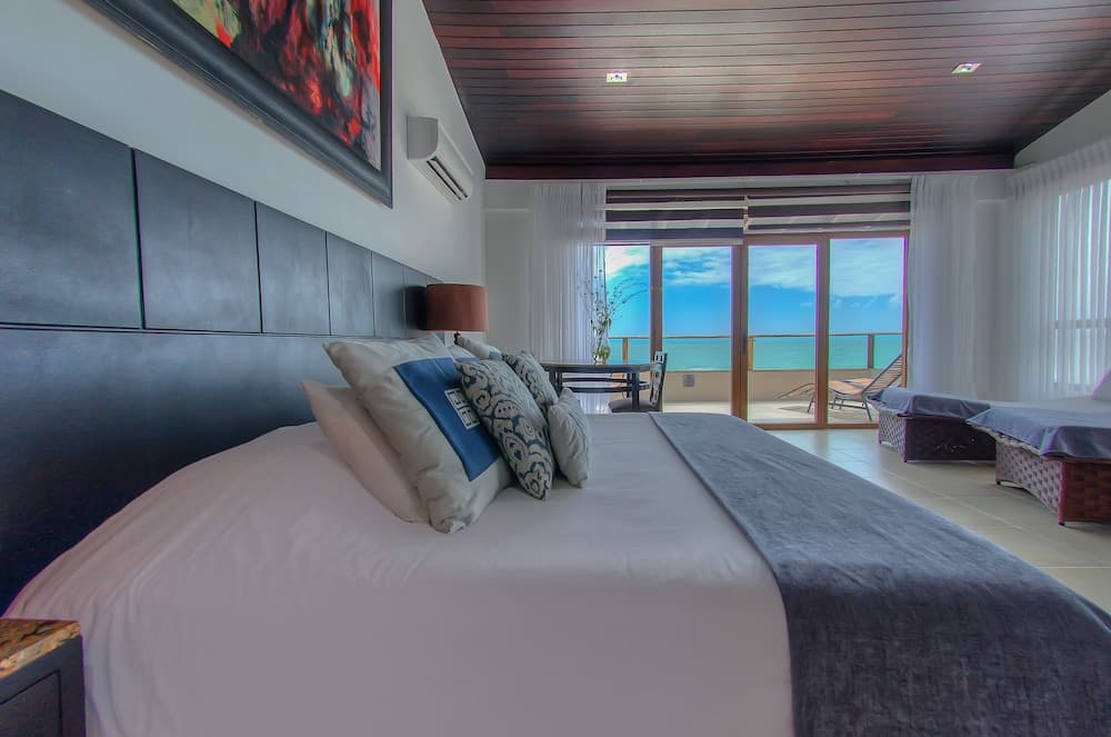 Iguana Crossing Boutique Hotel