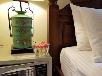 Betel Nut Lodge - Adult Only