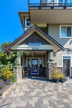 Brookside Inn Boutique Hotel