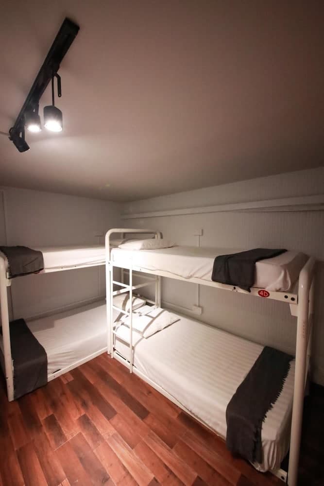 Moni Gallery Hostel - SG Clean