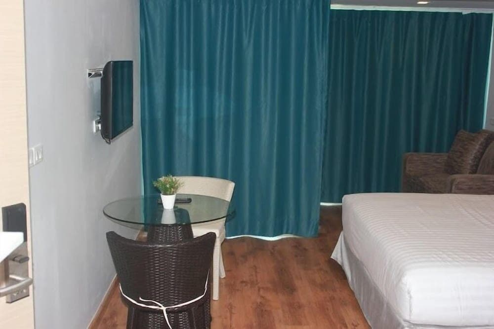 Nantra Thongson Bay Resort & Villas