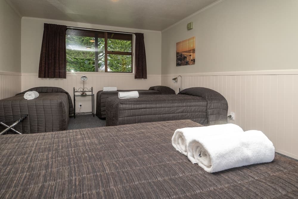 Te Anau Top 10 Holiday Park