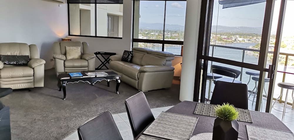 Surfers Hawaiian Holiday Apartments