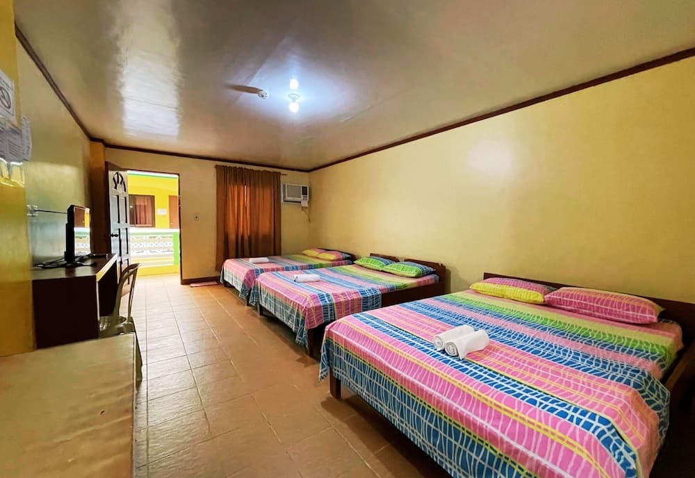 White Beach Hotel Puerto Galera powered by Cocotel