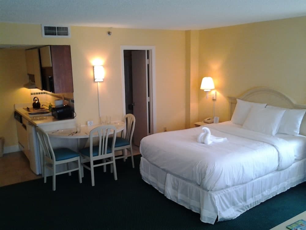 Kitchenette Condos Universal by Amerom