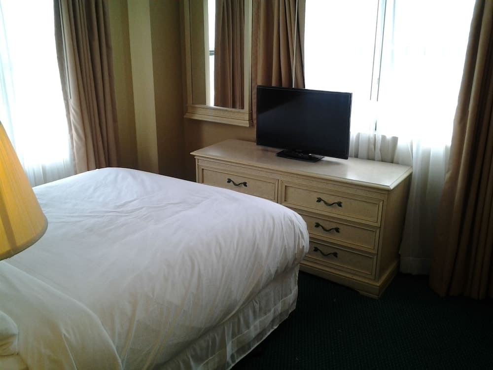 Kitchenette Condos Universal by Amerom