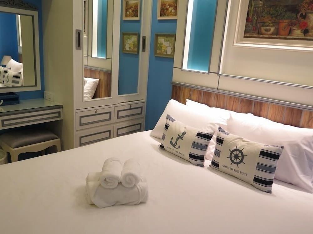 Summer Huahin Condo Pool View by Dome