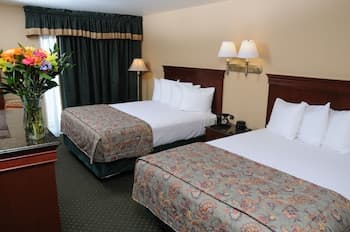 Pike's Waterfront Lodge