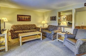 Lake Forest Resort & Club