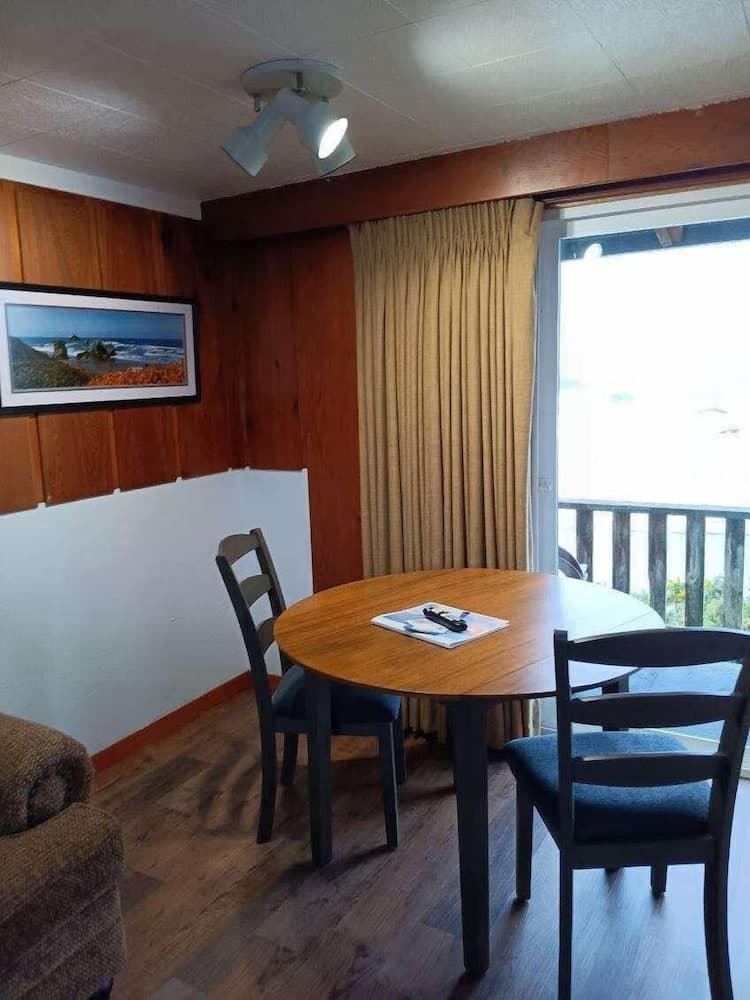 Sunset Oceanfront Lodging