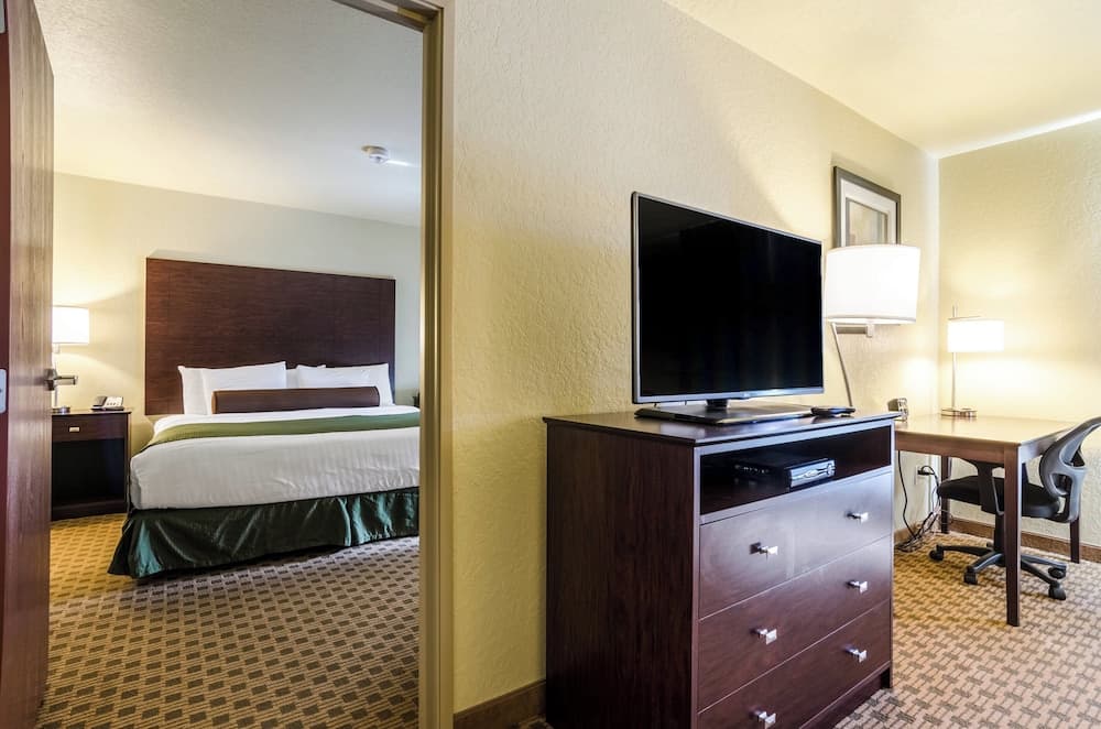 Cobblestone Inn & Suites - Cambridge