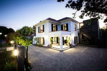 Twice Central Guesthouse