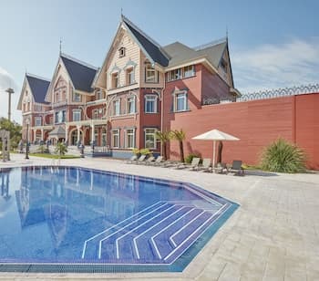 PortAventura Hotel Lucy's Mansion - Includes unlimited access & Express wristband to PortAventura Park & Ferrari Land