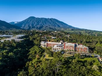 Pesona Alam Resort & Spa