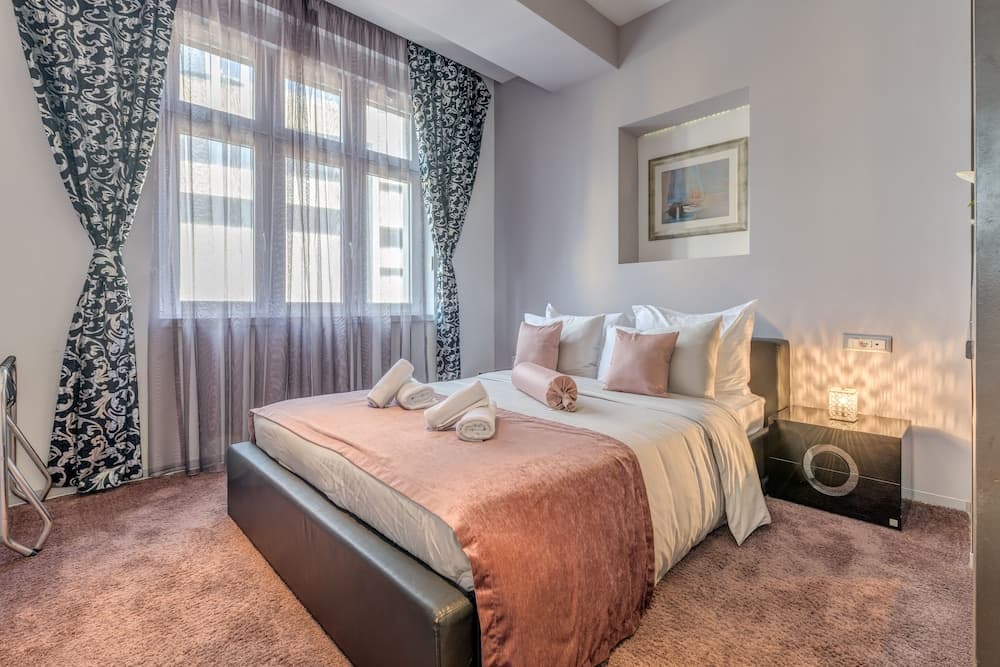 Starlight Luxury Rooms