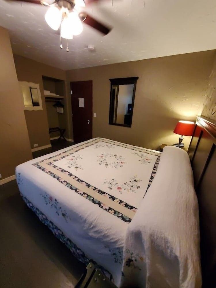 Three Forks Lewis & Clark Motel