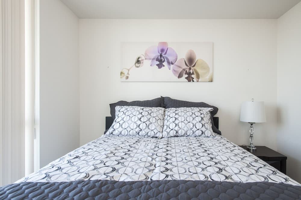 Velvet Stays – CN Tower and Convention Center