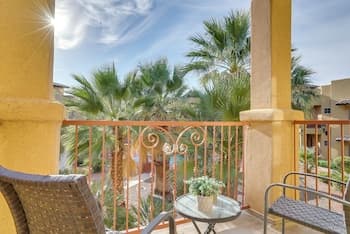 Inviting Las Cruces Condo < 1 Mi to Mesilla Plaza!