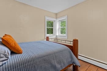 Tudor Style Apartment near MSU