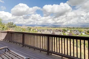Family-friendly Utah Home: Deck, Mountain Views!