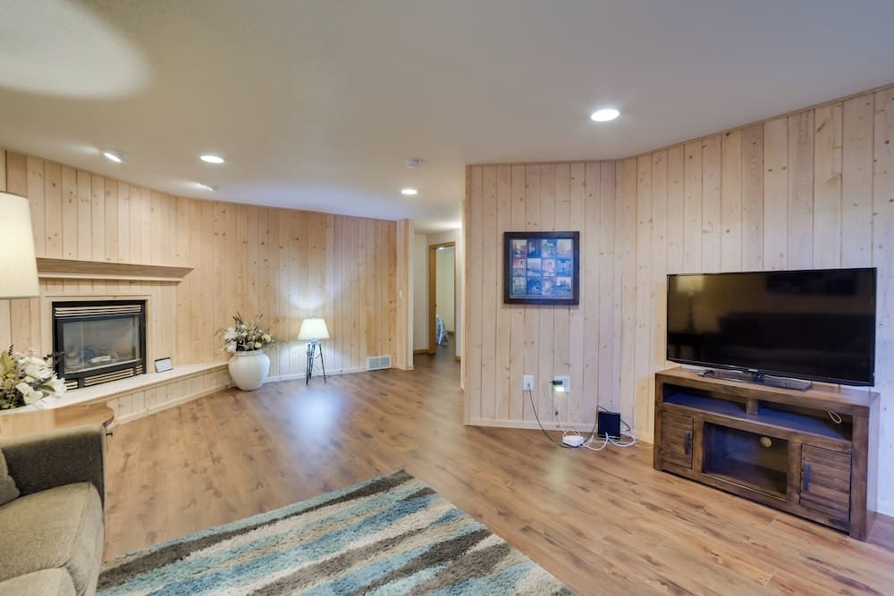 5 Mi to Dtwn: Pet-friendly 'wheatland Twin' Home!