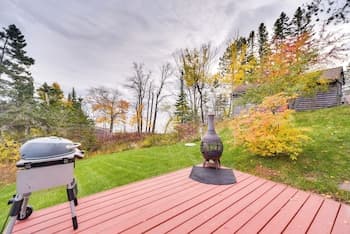 Lake Superior Getaway - Walk to Water!