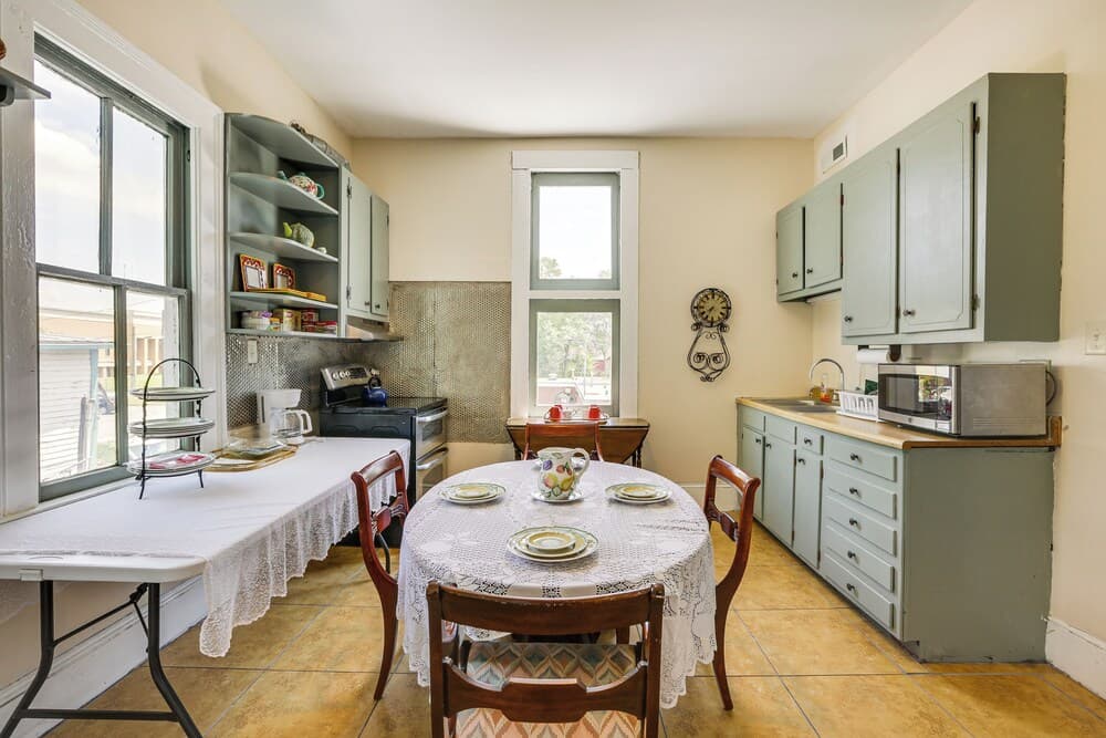 Central Albany Home With Covered Porch & Patio!