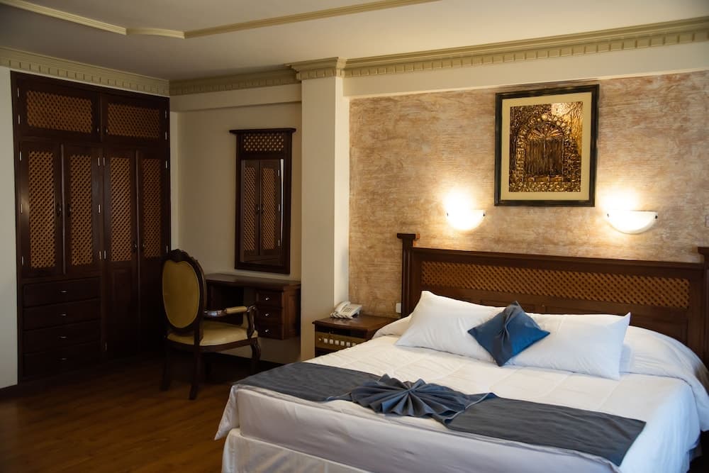 AVANTI HOTEL & CONVENTION CENTER