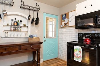 Historic Mountain Ave Bungalow - Walk Everywhere!