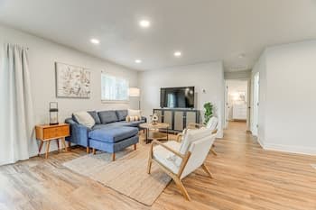 Delightful Grants Pass Home With Hot Tub!