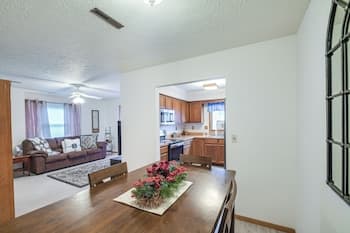 Welcoming Condo in Davenport: Central Location!