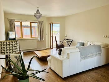 Stunning Cathedral View City Centre Apartment