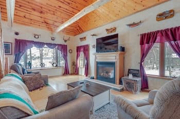 Lakefront Rhinelander Retreat w/ Private Hot Tub!