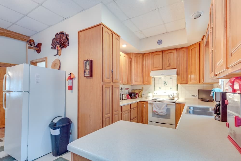 Lakefront Rhinelander Retreat w/ Private Hot Tub!