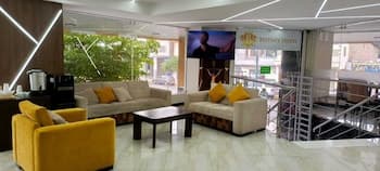 BRITNEY HOTEL MACHALA