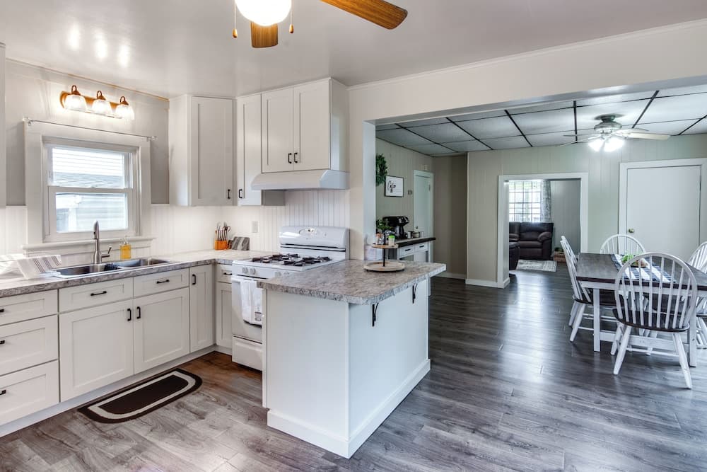 Family-friendly Altoona Abode w/ Spacious Patio!