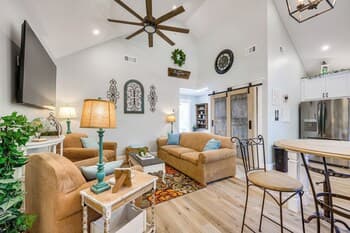 Byron Getaway w/ Fire Pit - Near MGA & Mercer!