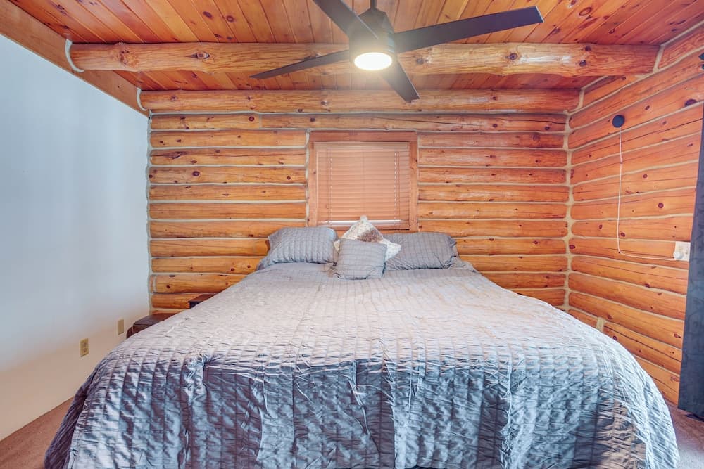 Rhinelander Waterfront Cabin w/ Deck & Fire Pit!