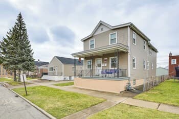 Walk to Metra: Pet-friendly Blue Island Apt