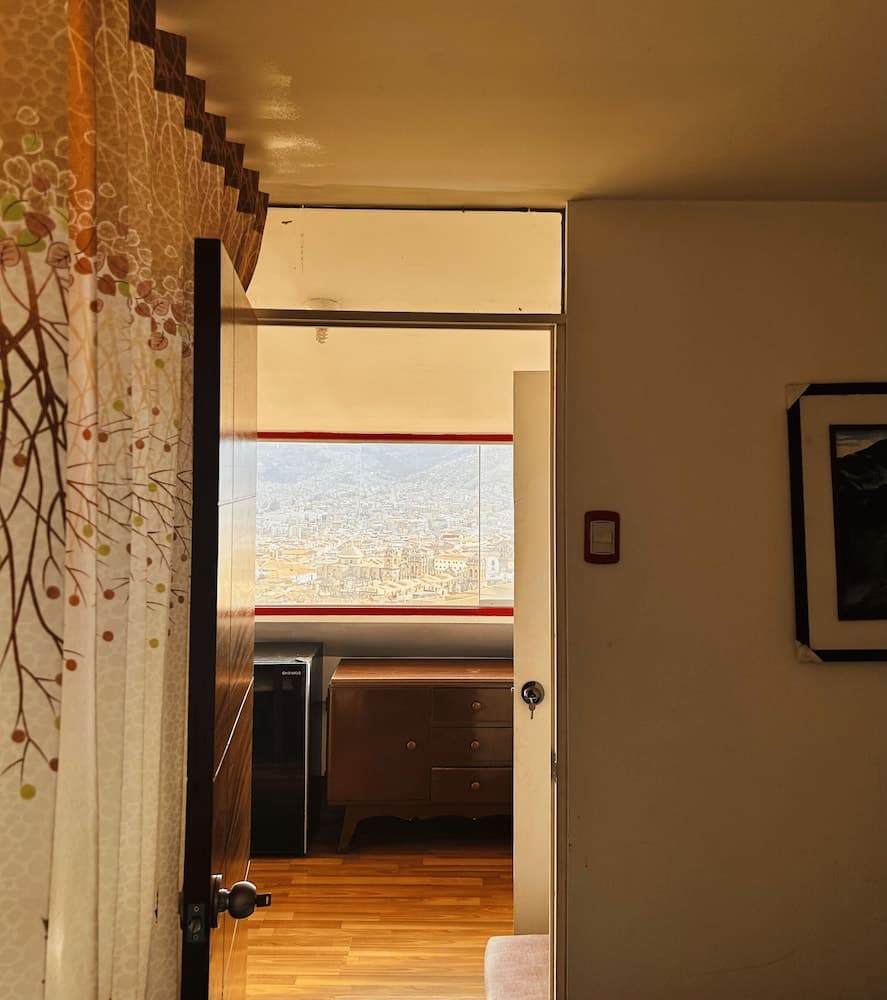 SUMMIT VIEWPOINT HOUSE