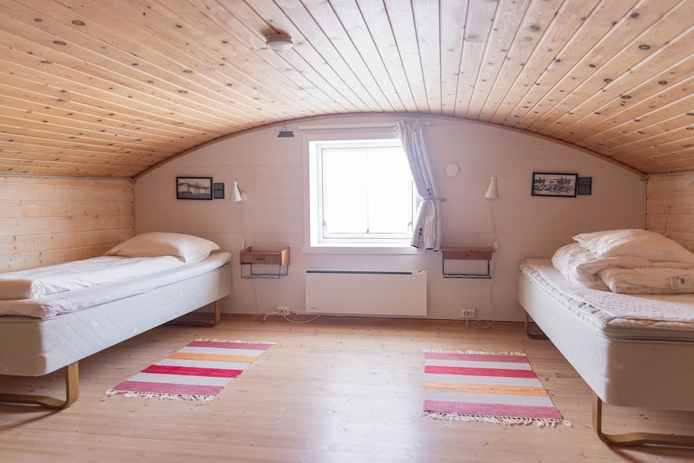 Ekker Island Arctic Lodge