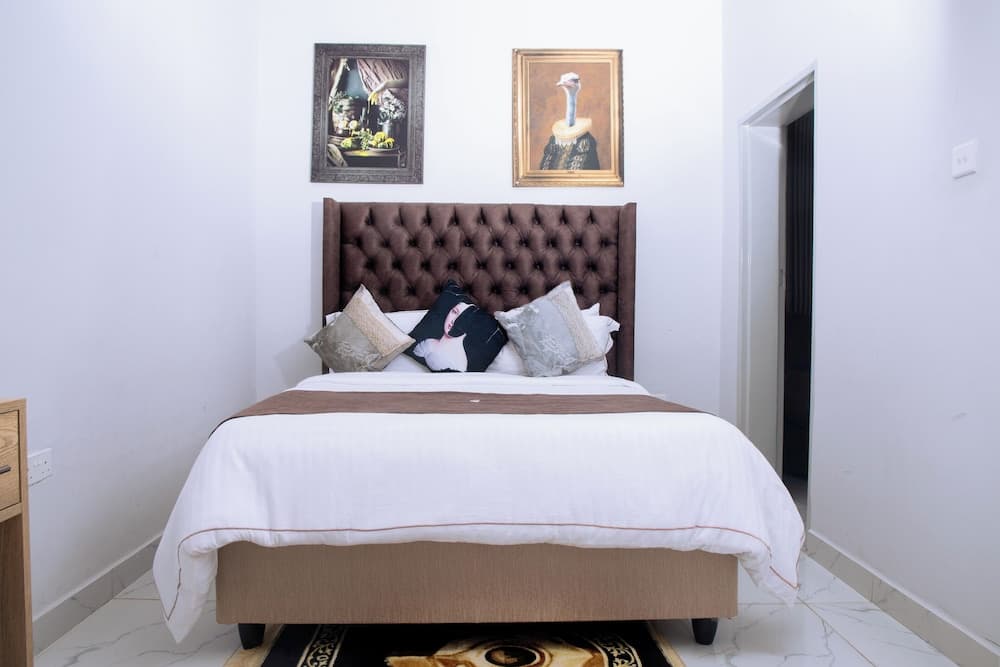 Luxury 3 Bedroom Self Catering Apartment- Masvingo