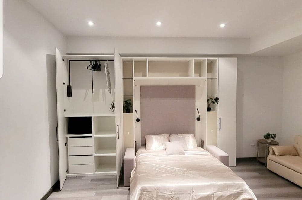 Elite Terrace - Spacious Apt w Terrace