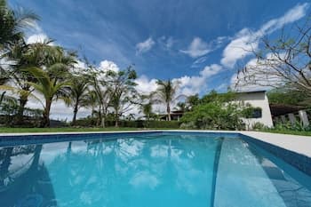 Zenquility Inn & Tavern