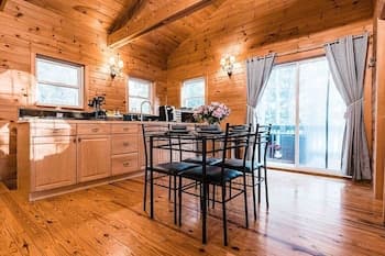 Sunset Chalet-amazing Views Private hot tub