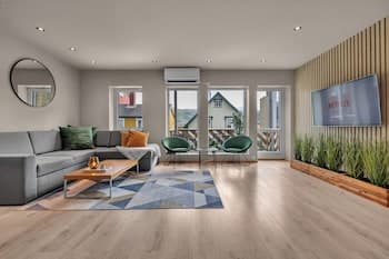 Arctic Homes - Premium Plaza