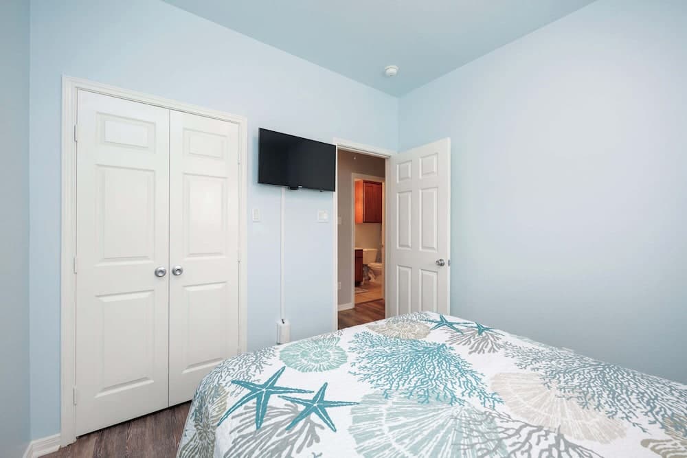 Comfy 3 Bedroom Pets Sleeps 8