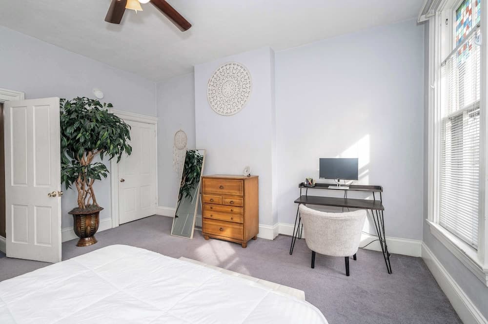 Historic Gem Russell Suite 3 A Downtown Dream!